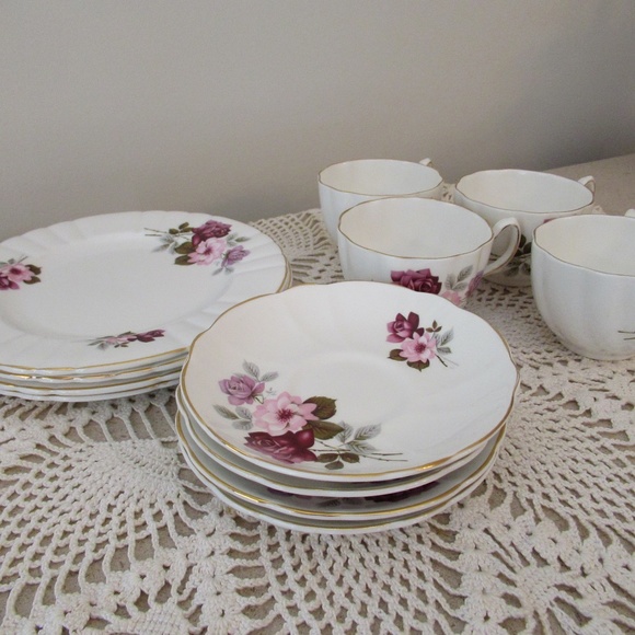 12 Piece Royal Grafton fine Bone China - Picture 11 of 12